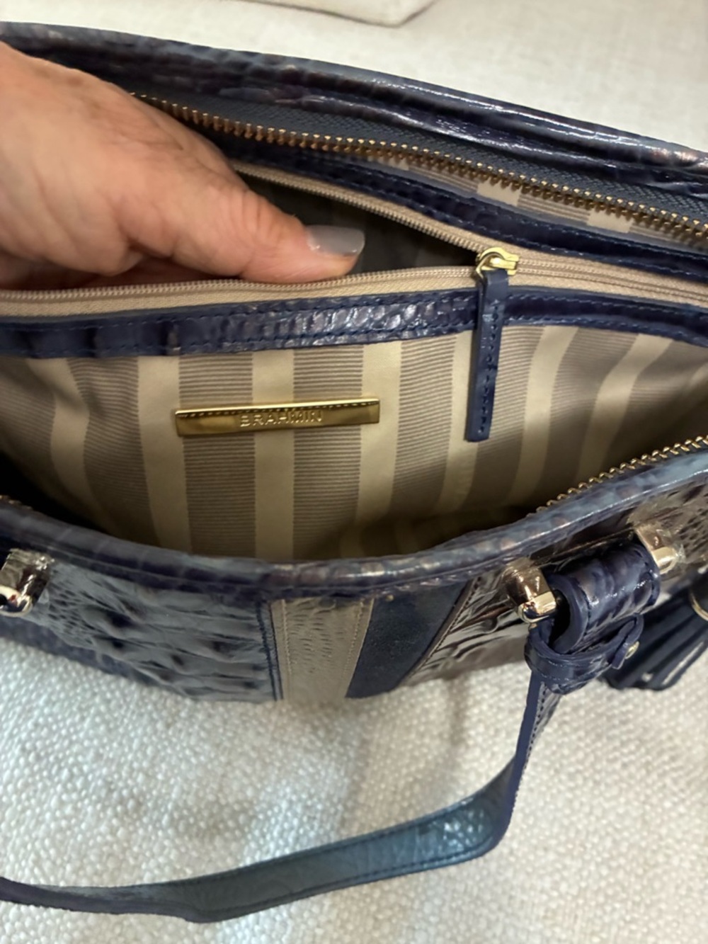 Brahmin EUC Medium Asher Leather Croc-Embossed Tote w/ Gold Hardware & Tassel - Picture 10 of 14